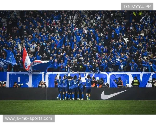 上海申花在最后时刻的一次斜传引发骚动