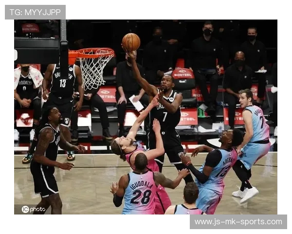 杜兰特被包夹，太阳外线开始起势