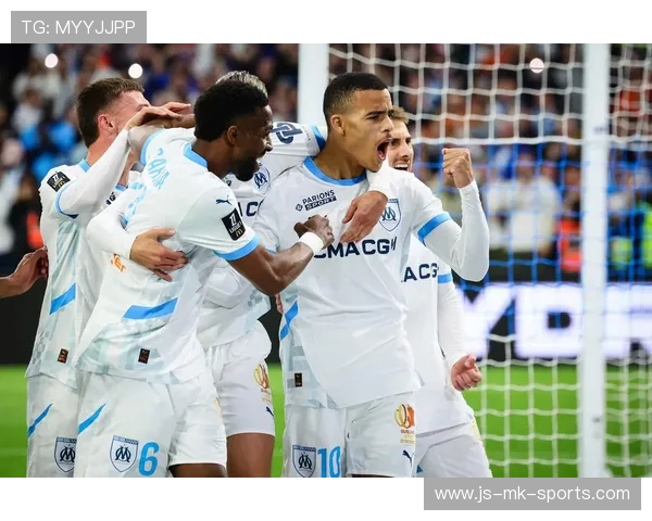 法甲马赛边线突破,主场观众沸腾